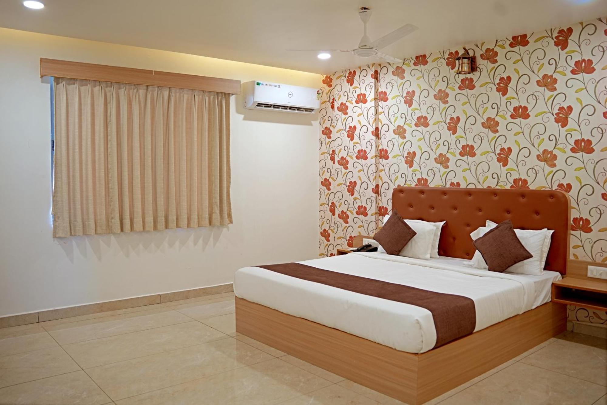 The Sky Comfort Beach Hotel, Dwarka Eksteriør billede